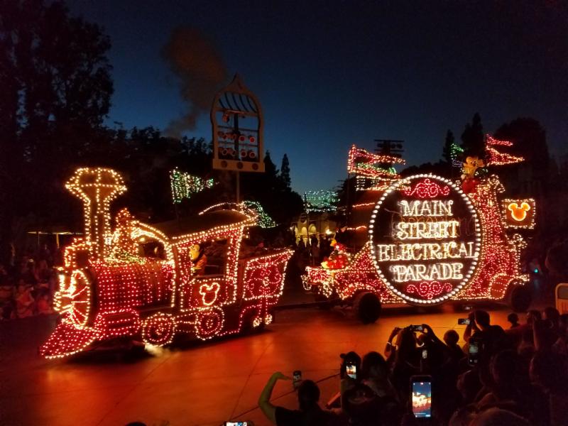 Disney’s Main Street Electrical Parade as an example of creating unforgettable experiences that ensure customer loyalty and engagement