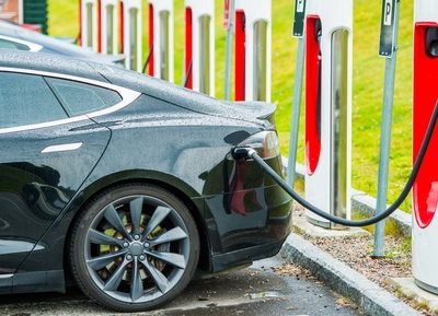Insights on the impact of electric car investments for business leaders by LMA Consulting Group.