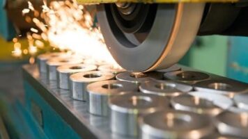 Unlock success with a modern supply chain strategy - Key trends and ROI potential of supply chain modernization