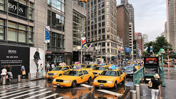 Customer service comparison: Uber vs Taxis - Unraveling differences and importance for a better ride-hailing experience